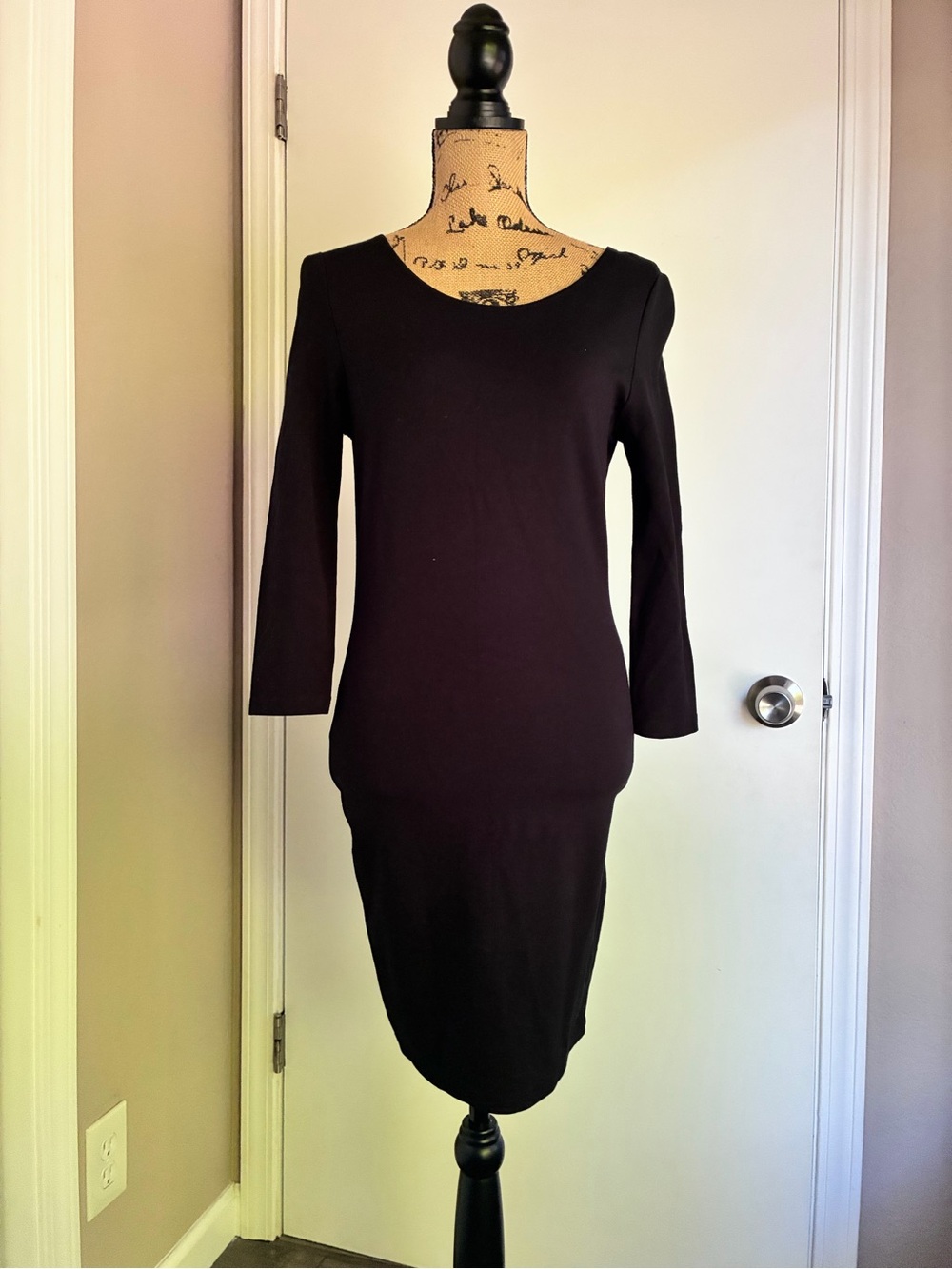 Amisu Black Long-Sleeve Sheath Dress